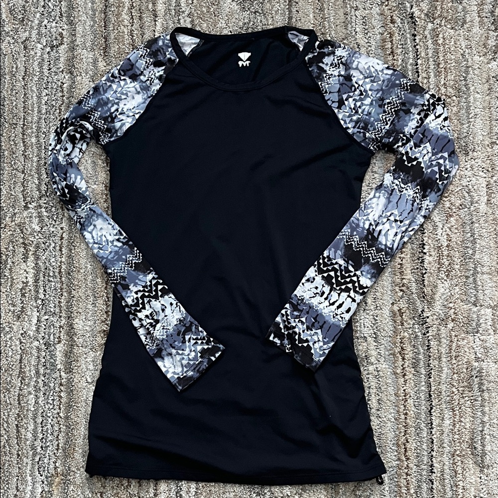 TYR Women's Black and Gray Long Sleeve Top